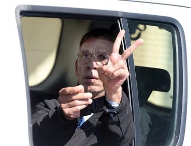 Ο αεροπειρατής με τη ζώνη από κουτάκια αναψυκτικών εκδόθηκε από την Κύπρο στην Αίγυπτο